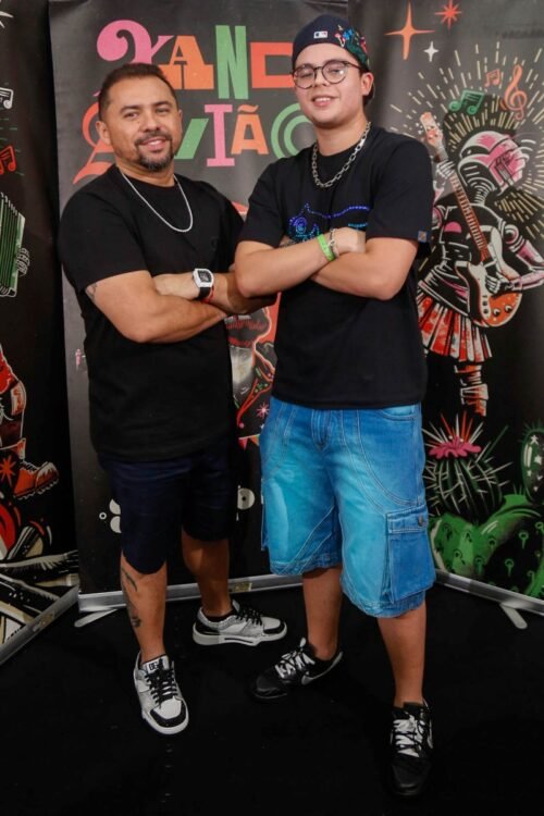 Xande Avi&atilde;o e o filho Enzo