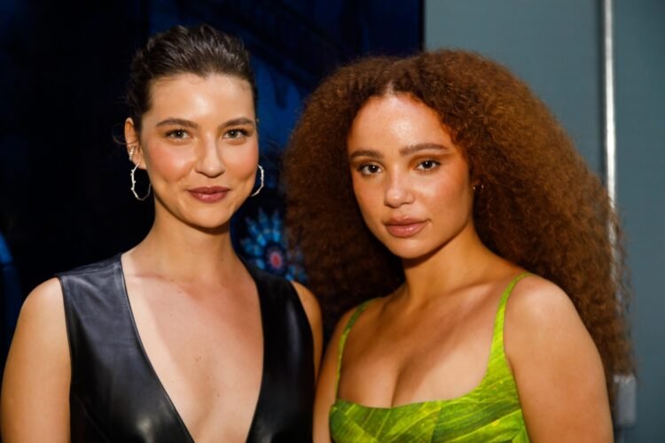 CCXP24 - Alanis Guillen e Let&iacute;cia Vieira