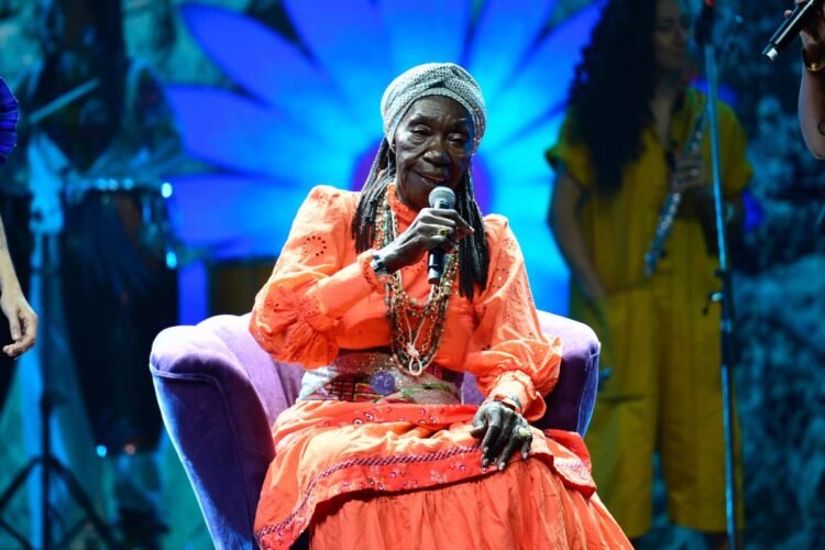 Lia de Itamarac&aacute;