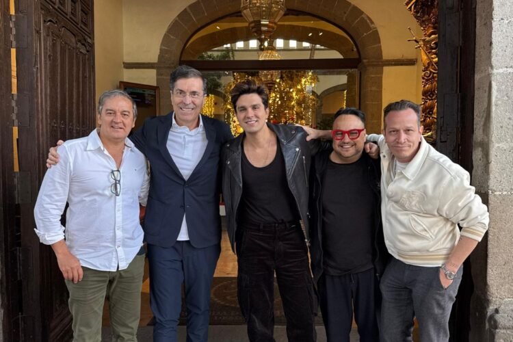 Luan se reuniu com Roberto Lopez, presidente da Sony M&eacute;xico